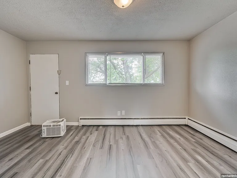 1004 Main St — Photo 4