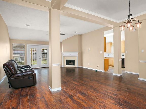 2nd image of 3802 Oakwilde Cir