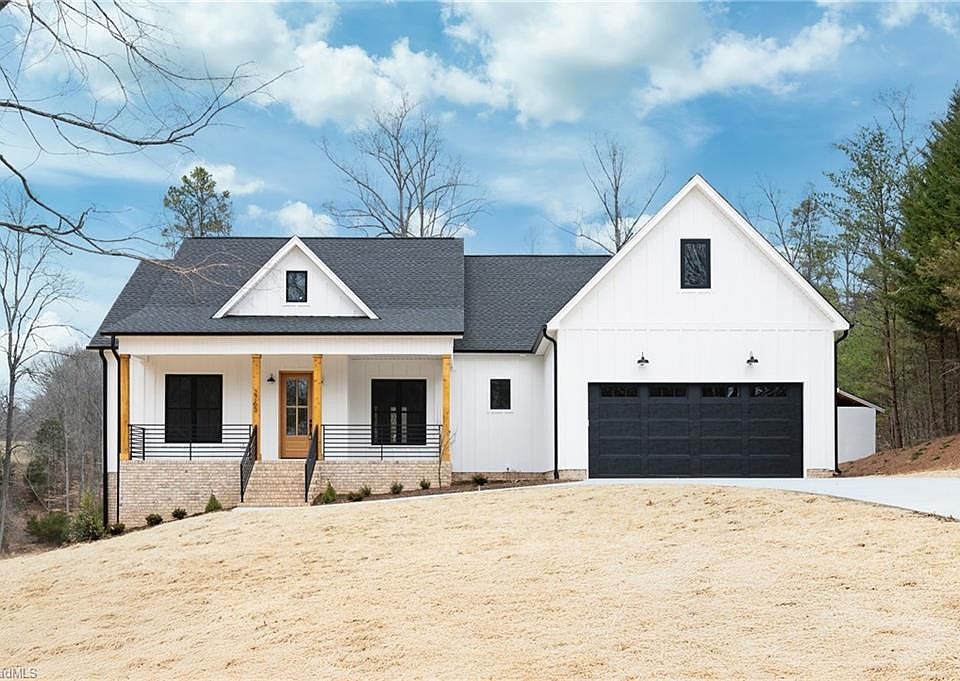 1st image of 2765 Lori Ln