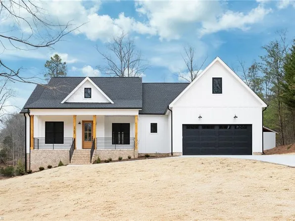 2765 Lori Ln, Yadkinville, NC 27055