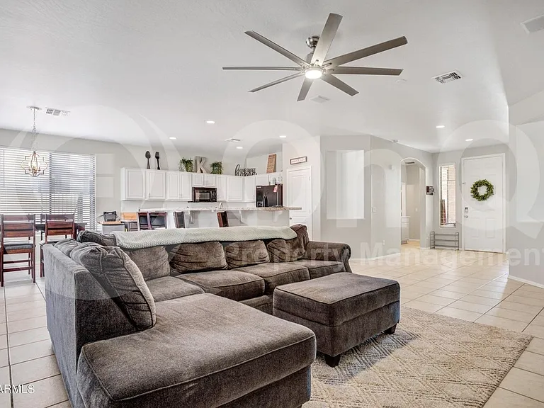 1674 E Aloe Pl — Photo 5