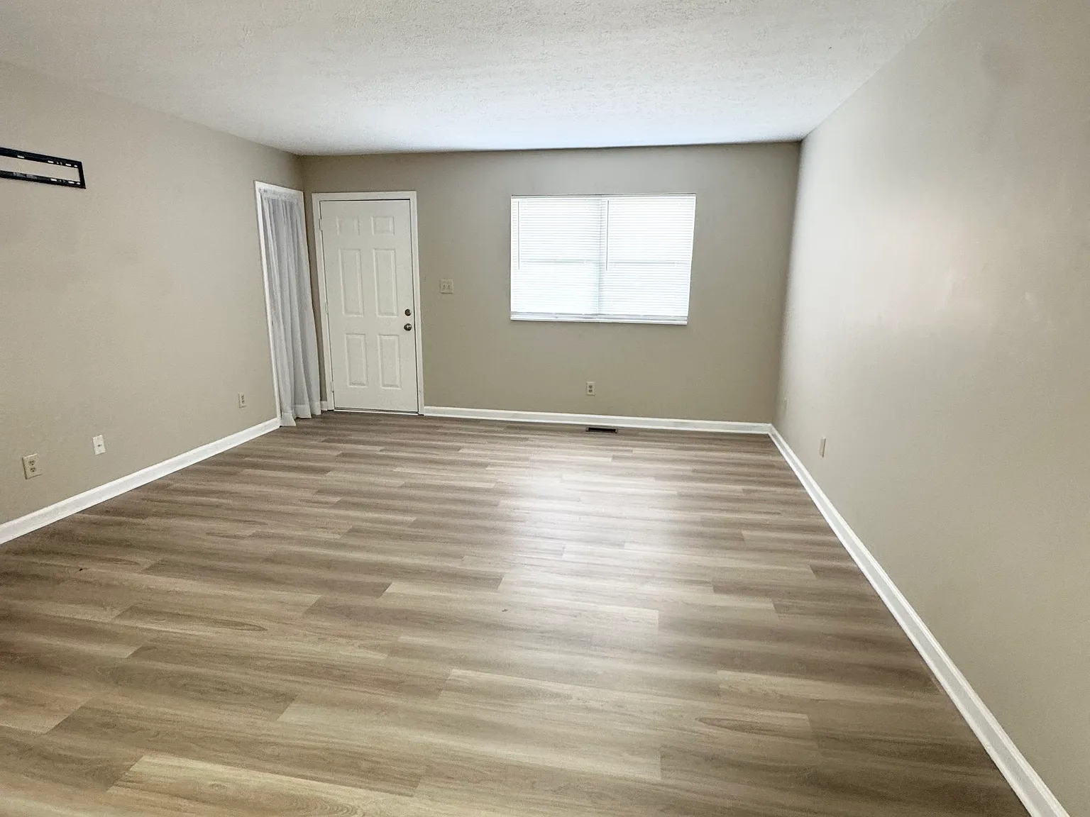 2 bed, $950 — Photo 2