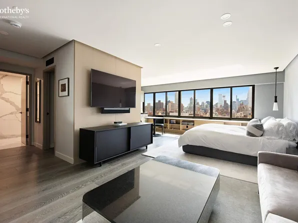 900 Park Avenue image 10 of 17