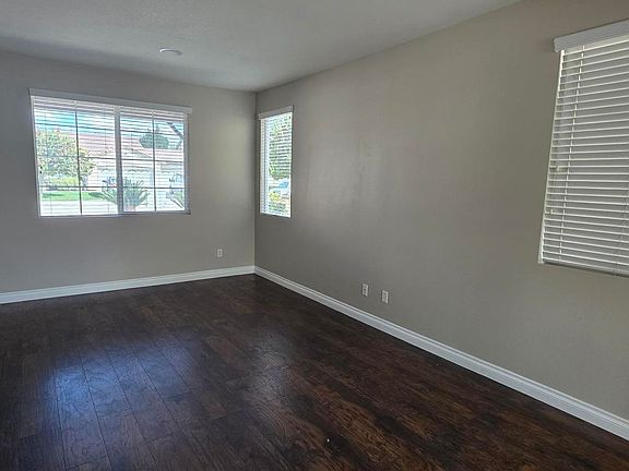 3rd image of 362 La Clarita Ave