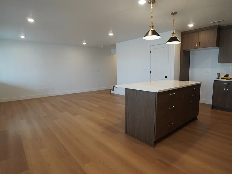 325 N Liberty Ave — Photo 7