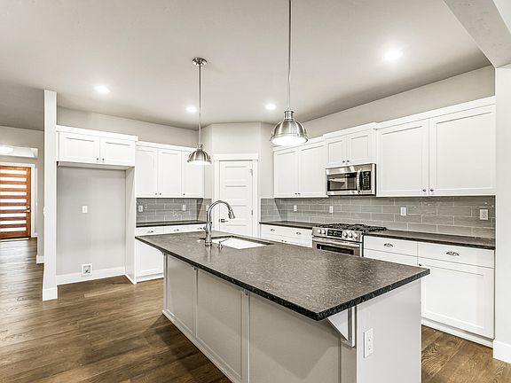 4th image of 4365 SW Coyote Ave #193