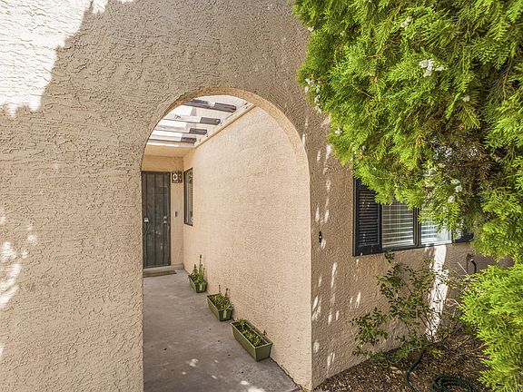 2nd image of 1110 Calle Del Valle
