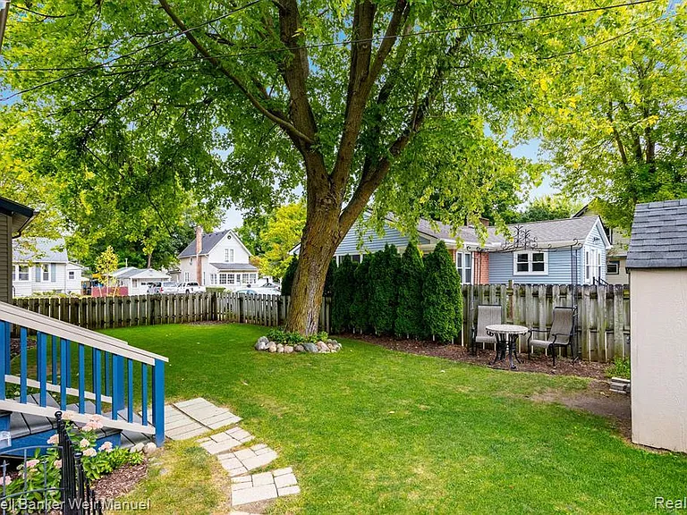 302 Yerkes St — Photo 8