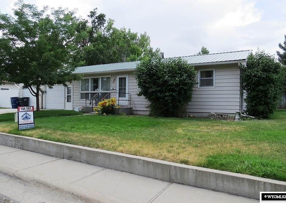 1st image of 930 Sierra Dr