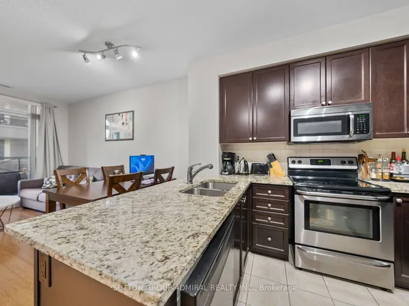 9255 Jane St #215, Vaughan, ON L6A 0K1