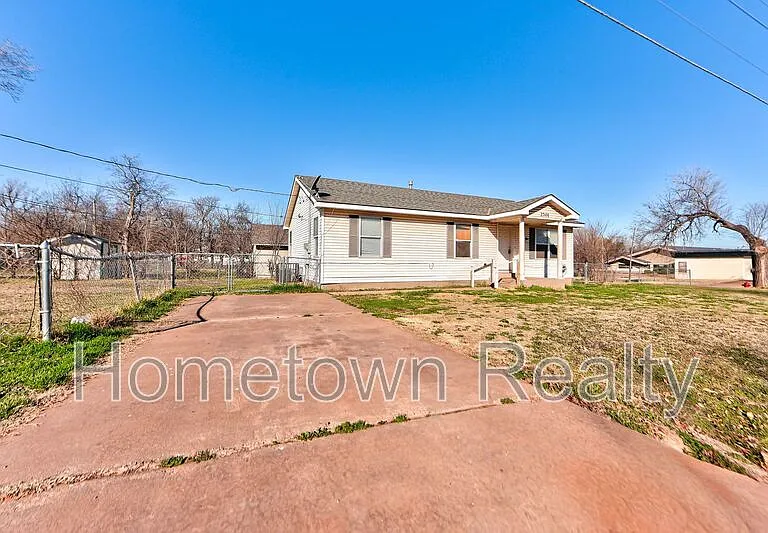 2701 S Phillips Ave — Photo 1