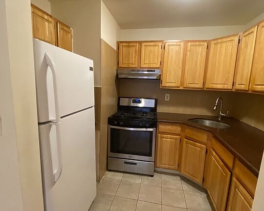 5th image of 57-06 Van Horn St #2