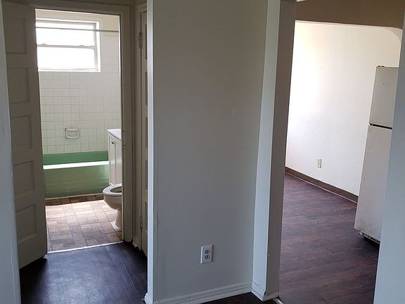 2nd image of 2039 Emerson Ave APT 5