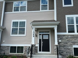 1069 Atterberg Rd, South Elgin, IL 60177