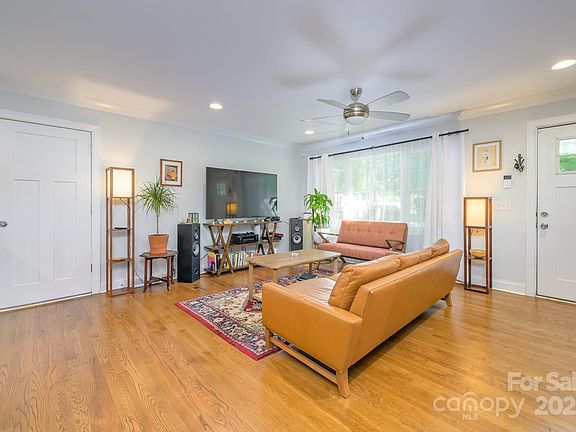 4th image of 4838 Holbrook Dr