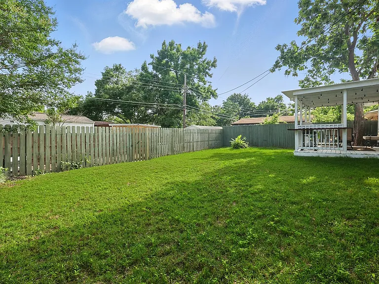 743 Greenhaven Dr — Photo 35