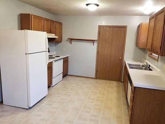 Kitchen (Door to laundry room)