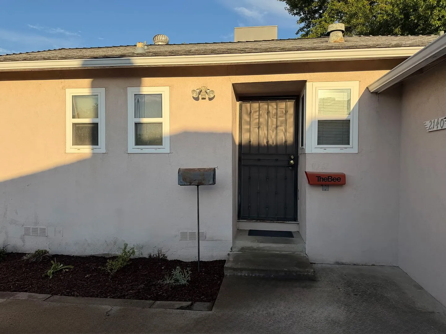 3 Bedroom, 2 Bath Home In Sacramento!! — Photo 2