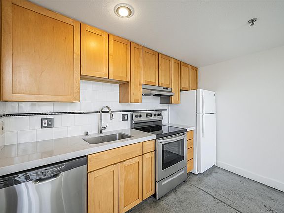 3rd image of 18 Bernice St Unit 101