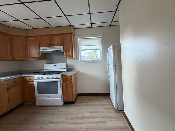 2nd image of 192 Snell St #2
