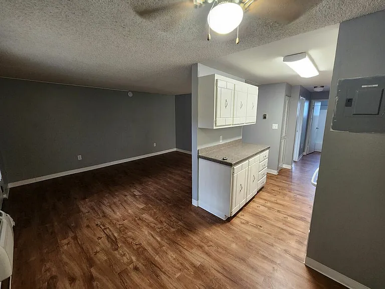 Crestview Apartments — Photo 41