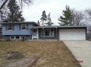 10 Spring Garden Dr, Montgomery, IL 60538