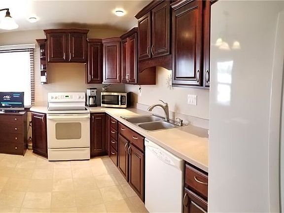 3rd image of 6101 Mercer Dr