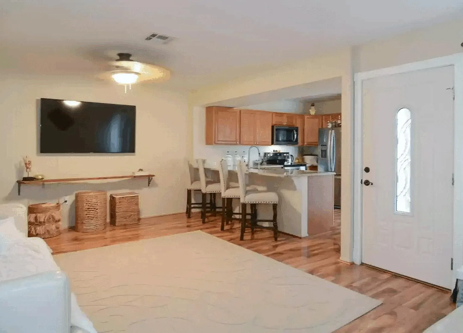 3 bed, 1277 sqft, $1,795 — Photo 3