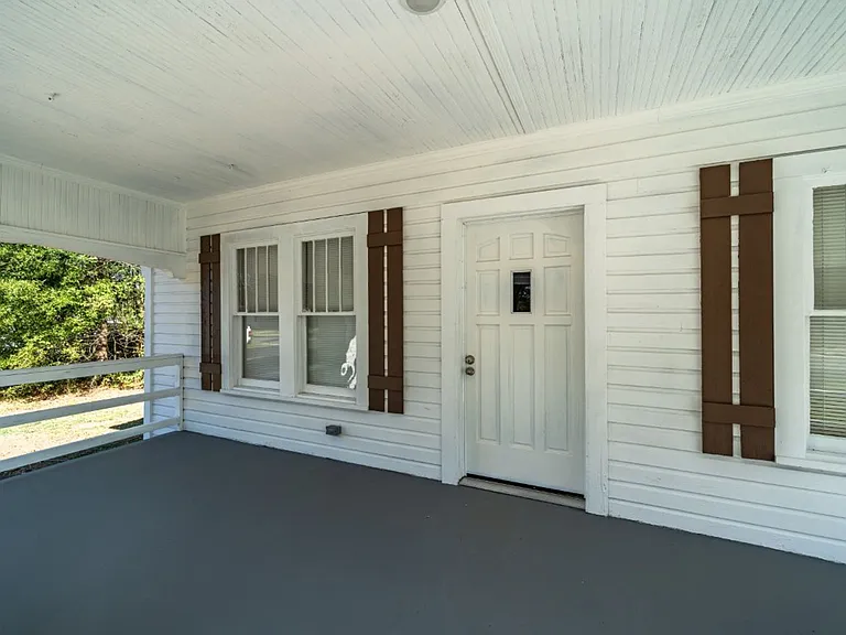 419 Gladys St — Photo 4