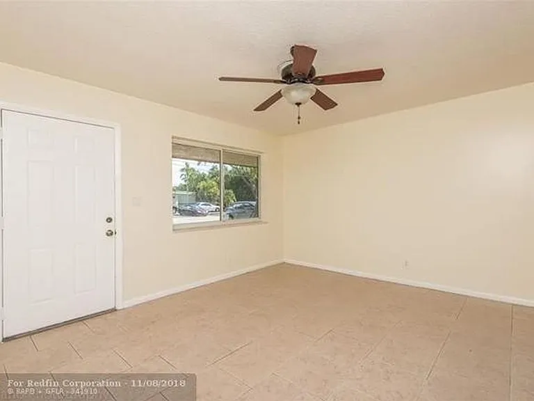2061 NE 25th Ave — Photo 2