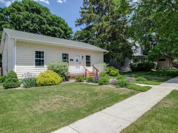 815 Division St, La Porte, IN 46350