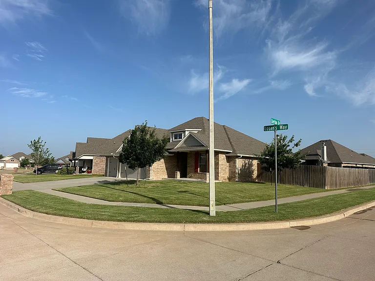 1723 Logans Way — Photo 1