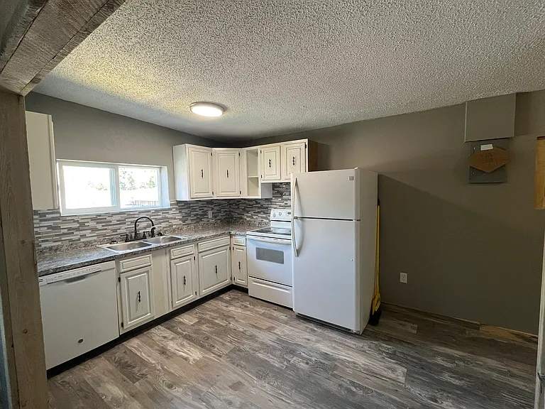 109 1/2 E Main St — Photo 2