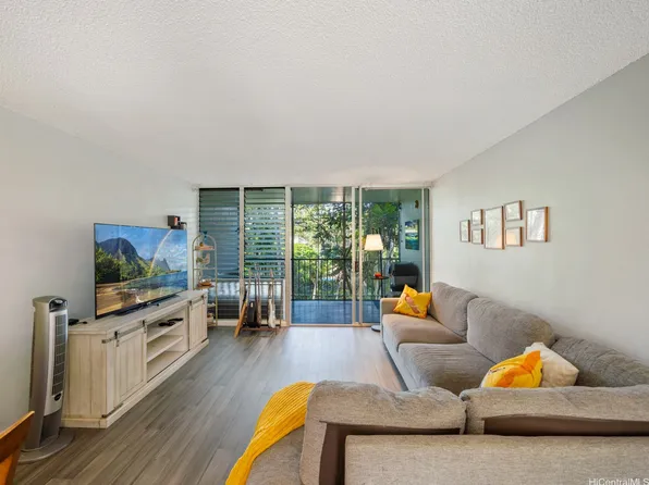 95-227 Waikalani Dr APT A704, Mililani, HI 96789
