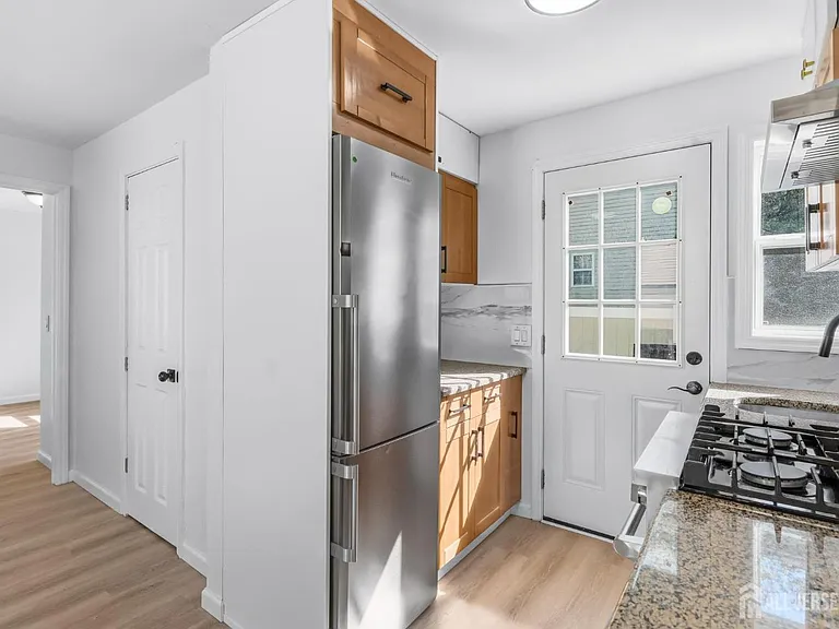 250 Brookside Ave — Photo 9