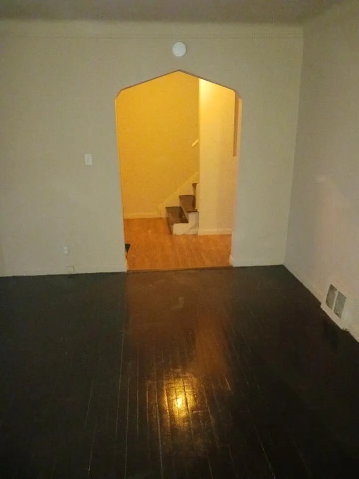 3 bed, 1.5 bath, 1318 sqft, $1,155 — Photo 2