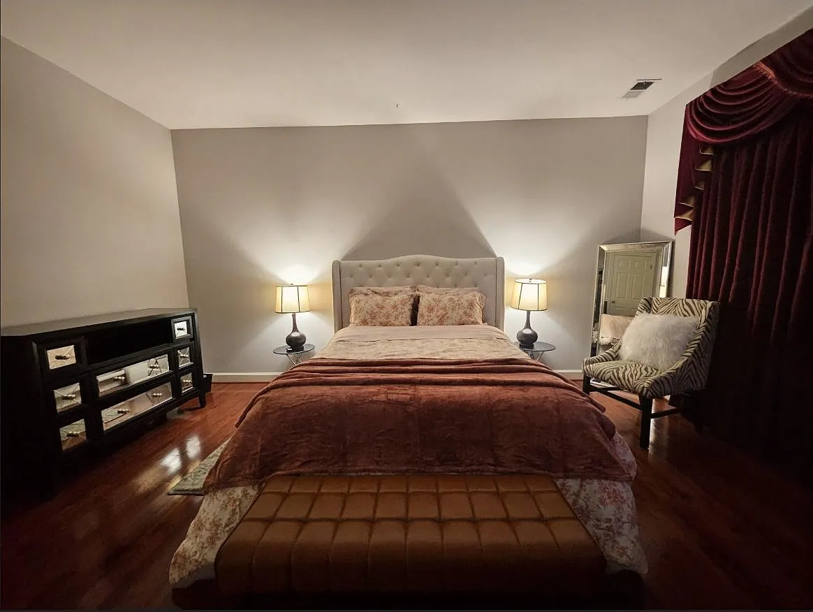 4 bed, 3.5 bath, 5869 sqft, $1,542 — Photo 2