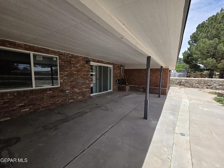 302 Quincy Ave — Photo 33