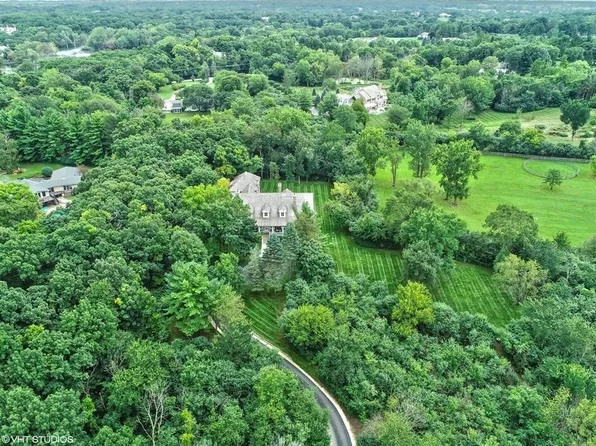 383 County Line Rd, Barrington, IL 60010