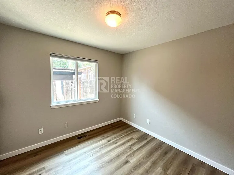 1304 Race St — Photo 12