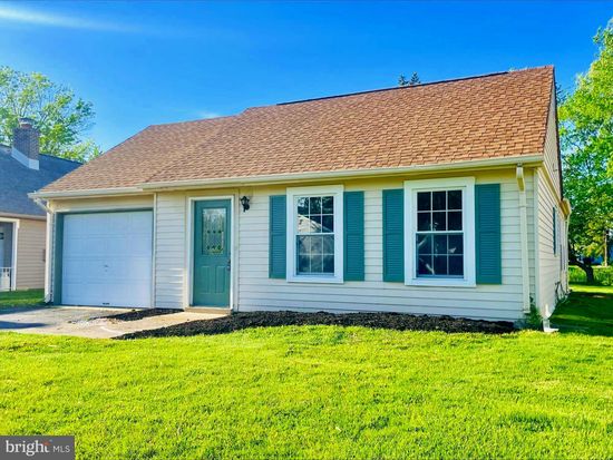 17 Marlborough Dr, Southampton, NJ 08088