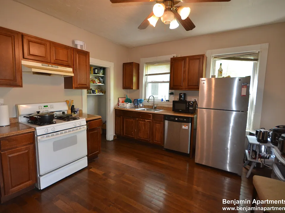 77 Walnut St #4