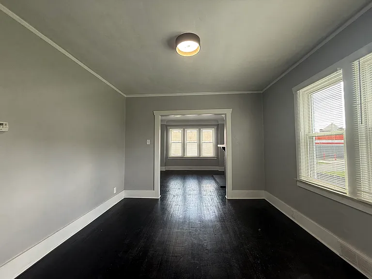 4839 Helen St — Photo 6