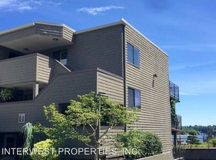 5620 S Riverside Ln APT 18, Portland, OR 97239