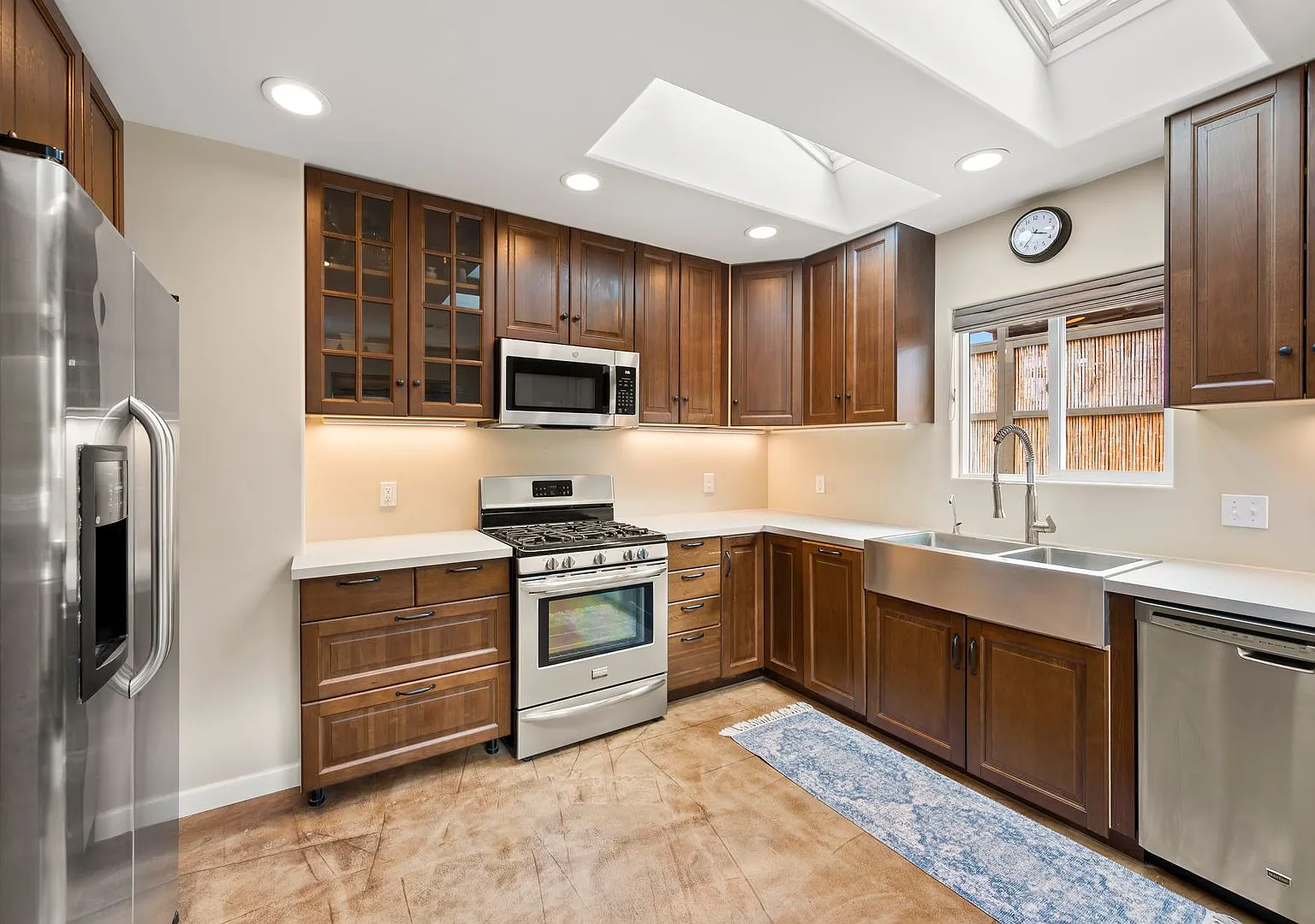 Stunning 2 BD, 2 BA, Single Level House in Solana Beach Rental for 6 Month Lease. — Photo 1