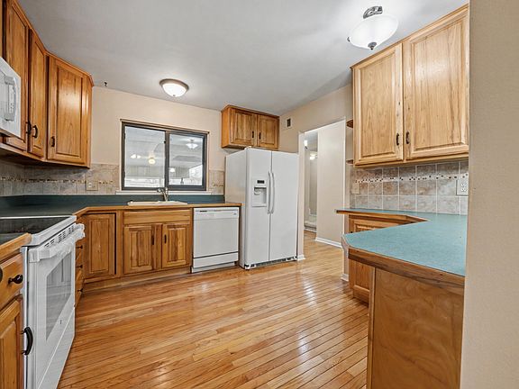 5th image of 1564 Charter Oak Dr