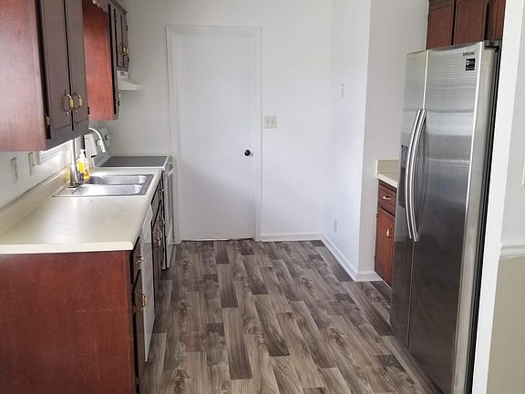 4th image of 313 Pioneer Dr