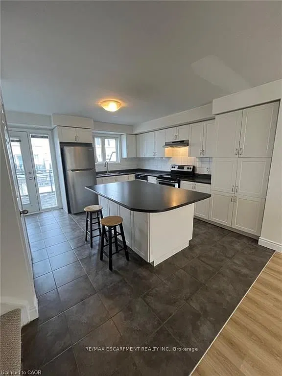 3 bed, $3,100 — Photo 2