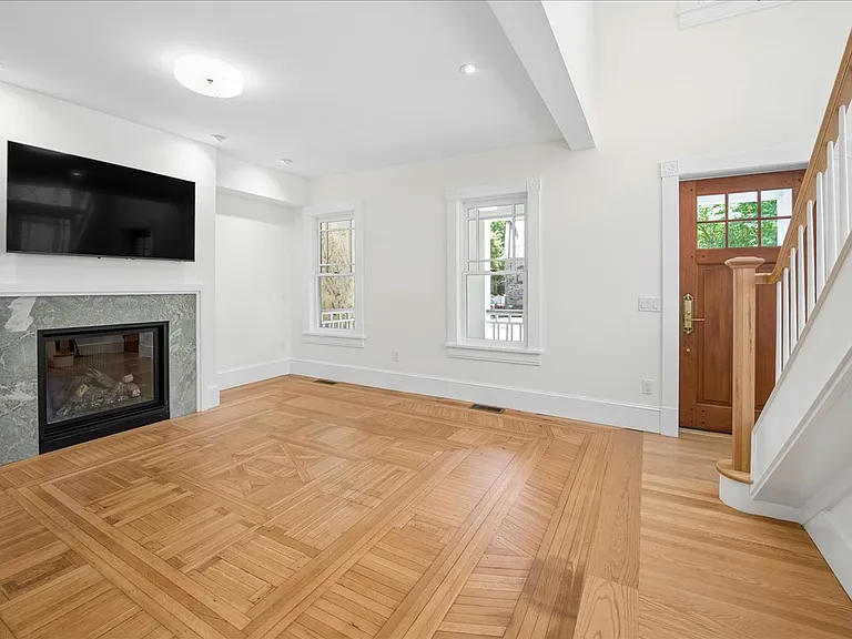 51 Main St #51 — Photo 9