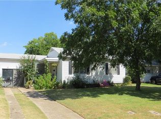 206 Nichols St, Irving, TX 75060